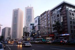 Image du Maroc Professionnelle de  Le Casablanca Twin Center est situé sur le Boulevard Zerktouni, ce quartier fait partie du centre moderne de la ville,  Samedi 10 Février 2007. (Photo / Abdeljalil Bounhar) 